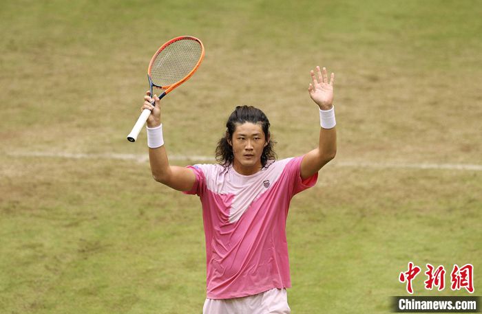 张之臻草地赛逆转晋级 挑战辛纳创历史