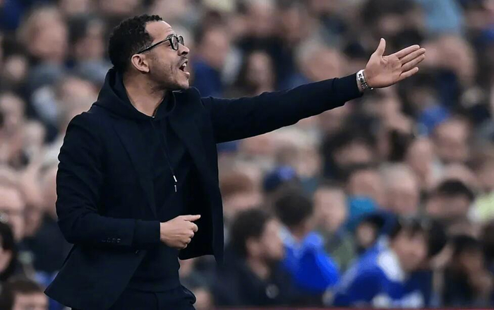 切尔西高层表态：罗西尼尔将完整执教赛季