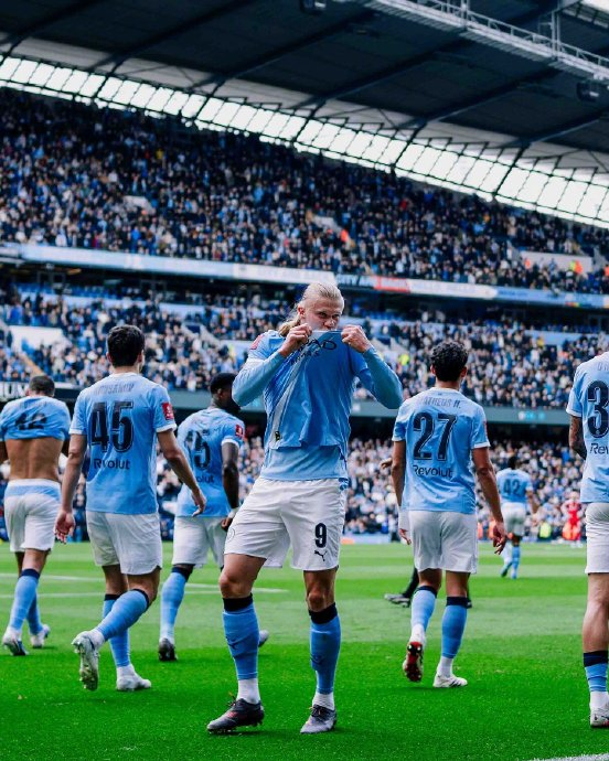 哈宝赛季首战完成帽子戏法助曼城夺冠