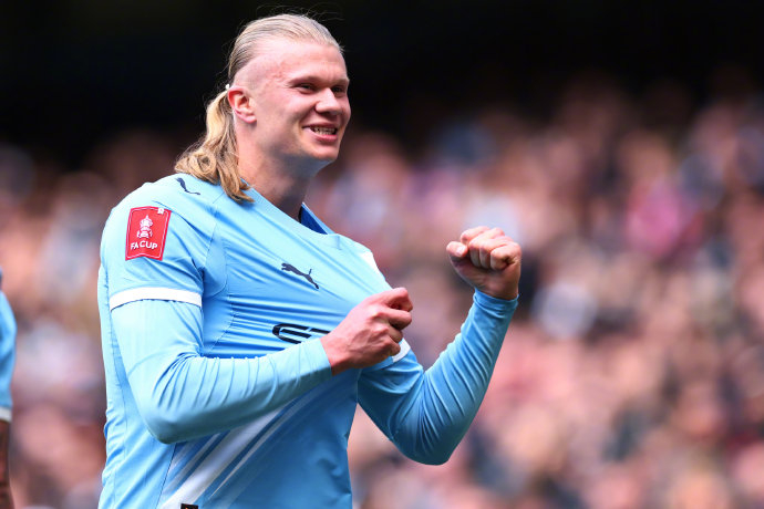 哈宝赛季首战完成帽子戏法助曼城夺冠