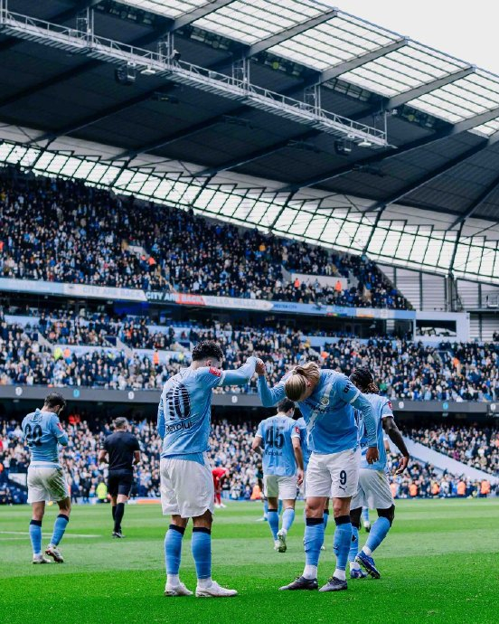 哈宝赛季首战完成帽子戏法助曼城夺冠