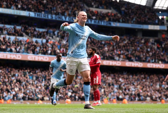 哈宝赛季首战完成帽子戏法助曼城夺冠