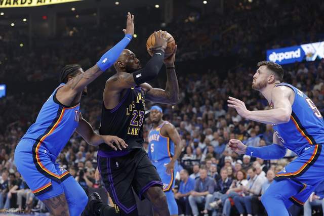 湖人惨败卫冕冠军雷霆 詹姆斯创生涯最差半场表