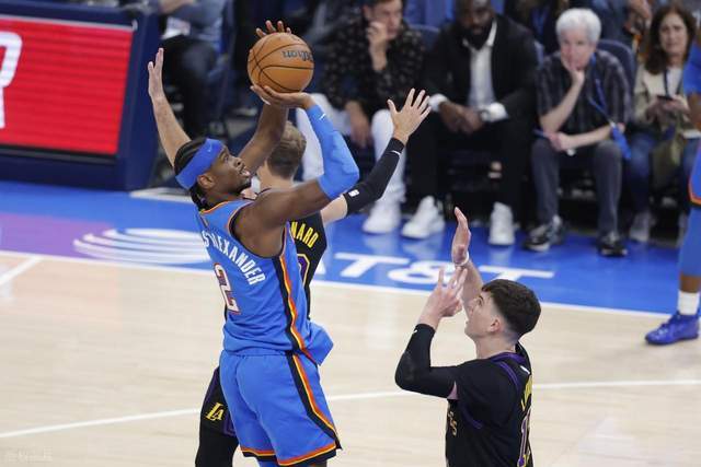 湖人惨败卫冕冠军雷霆 詹姆斯创生涯最差半场表